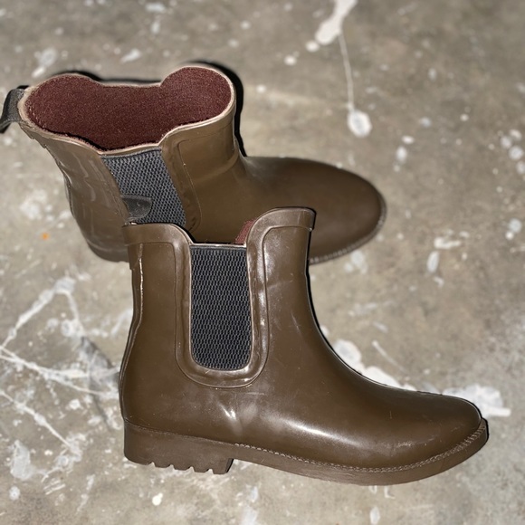 Brown rain boots - Picture 1 of 7